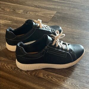 Clarks Navy and White Low-Top Athletic Sneakers